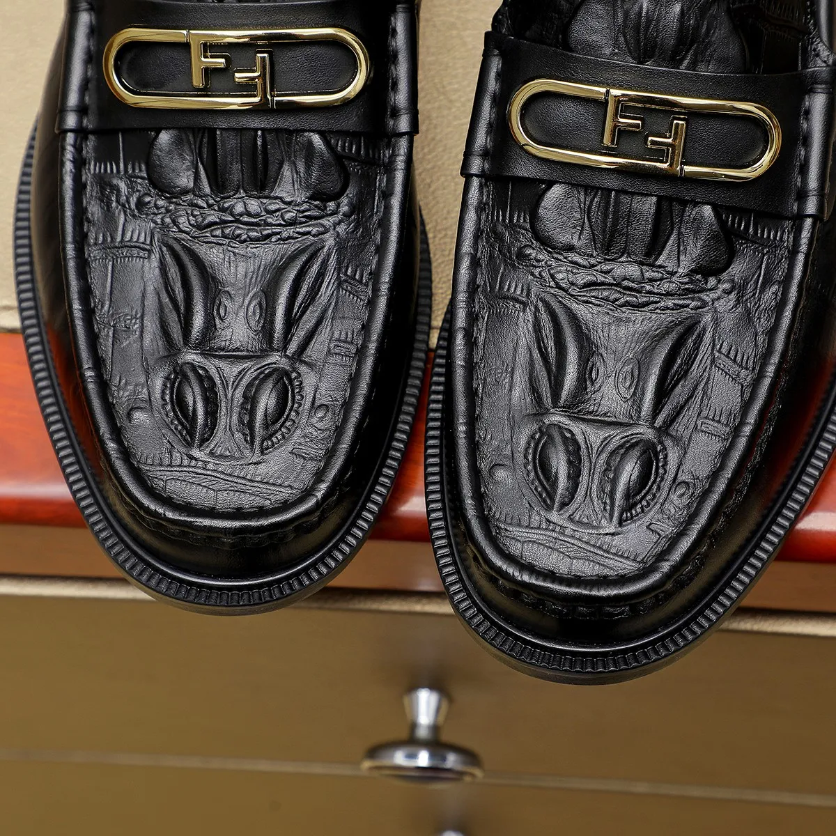 Men's shoes💰460 🕷🕷【FENDI】The latest men's formal leather shoes🇨🇳Classic series not to be missed💯The first layer is made of imported first-layer cowhide☘Original quality, the leather is smooth and delicate🎋The version is awesome, the perfect streamlined outline🍇🐮Leather lining, color, size 38-45...